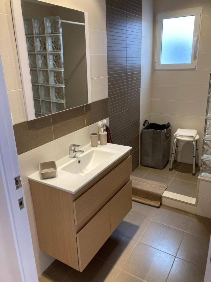 Beachfront And Renovated Apartment Кулера Екстериор снимка
