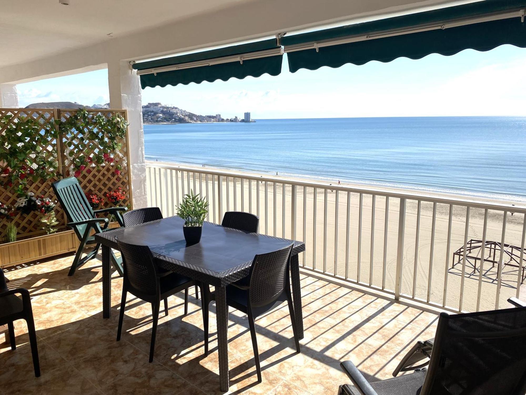 Beachfront And Renovated Apartment Кулера Екстериор снимка